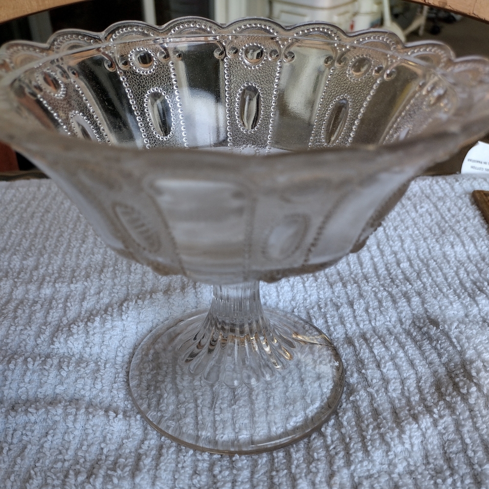 Vintage Clear Pedestal Dish/Bowl/Fruit _ Candy Etc/ See Pics